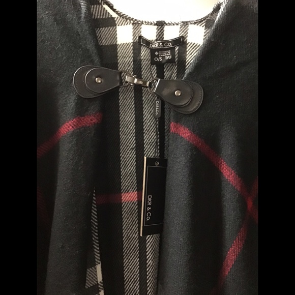 🌟 DKR Plaid Cape - Picture 3 of 4
